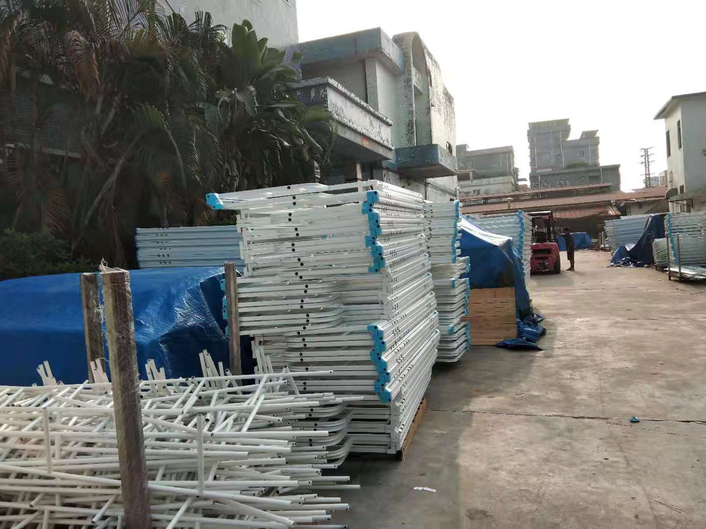 學(xué)生公寓床是卡扣好還是螺絲好？